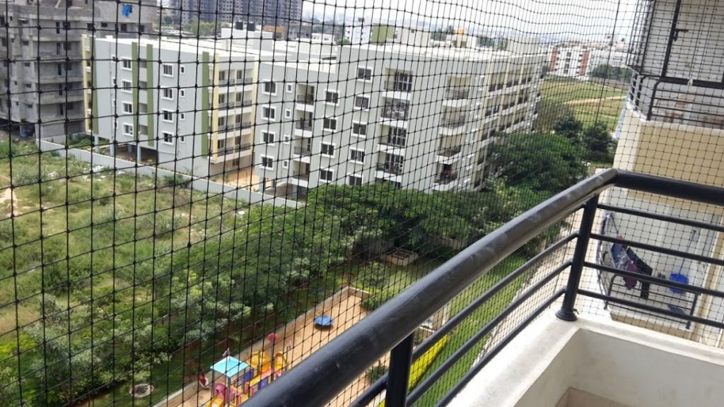 नागपुर में कबूतर जाल स्थापना  अदृश्य ग्रिल सेवाएं | rkpigeonnetinvisiblegrill